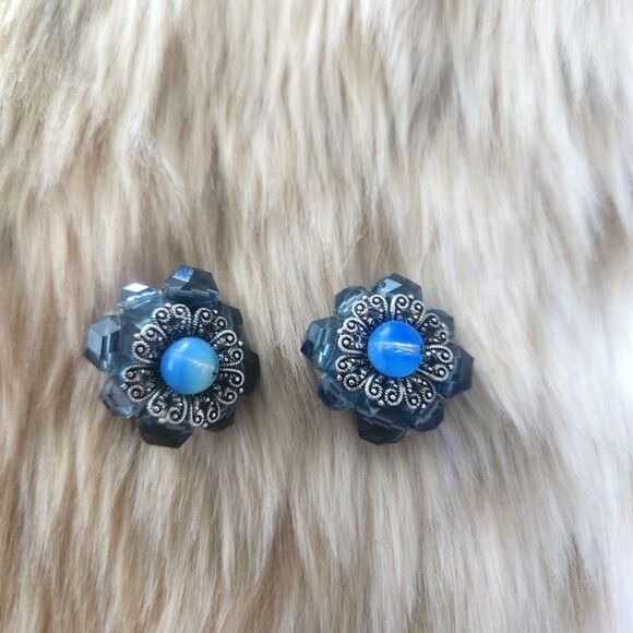 Vintage Beaded Flower Clip-On Earrings Blue and Silver - Picture 1 of 6